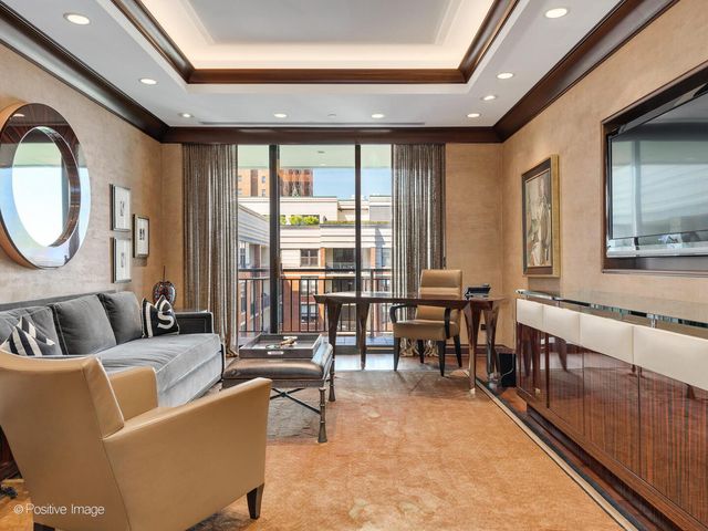 55 W Delaware Place 1101, Chicago, IL 60610