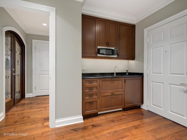 55 W Delaware Place 1101, Chicago, IL 60610