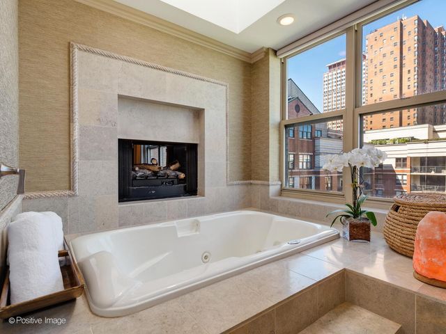 55 W Delaware Place 1101, Chicago, IL 60610