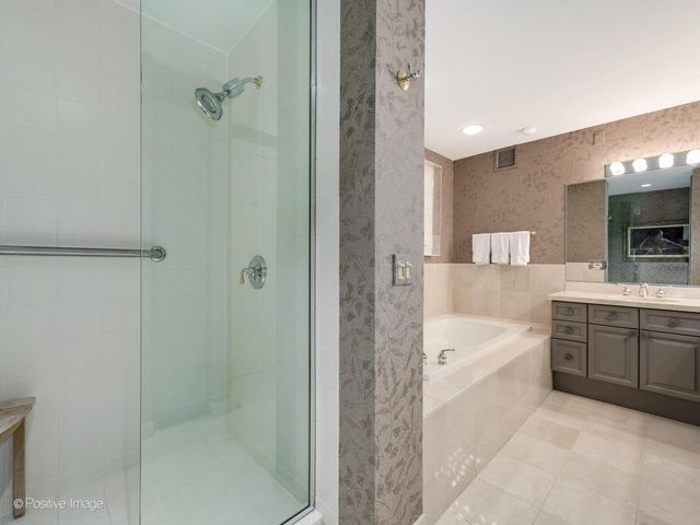 55 W Delaware Place 1101, Chicago, IL 60610
