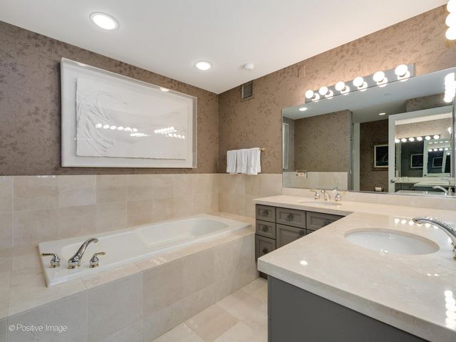 55 W Delaware Place 1101, Chicago, IL 60610