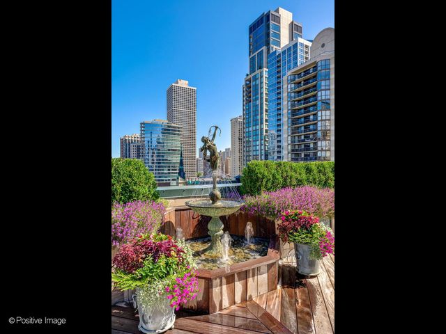 55 W Delaware Place 1101, Chicago, IL 60610