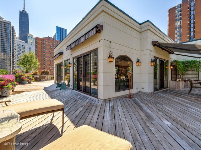 55 W Delaware Place 1101, Chicago, IL 60610