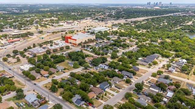 5629 Curzon Avenue, Fort Worth, TX 76107