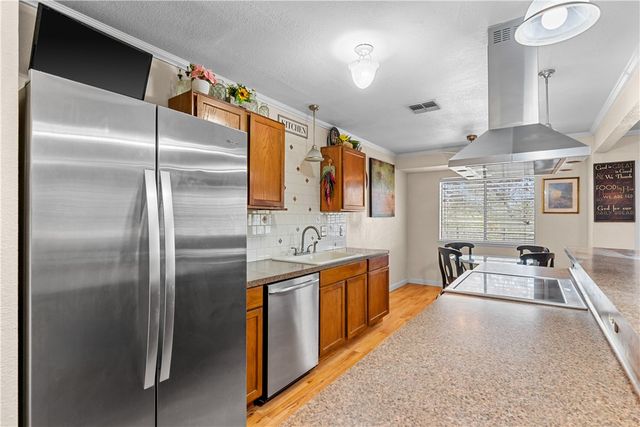 4220 Wandering Creek Dr, Corpus Christi, TX 78410