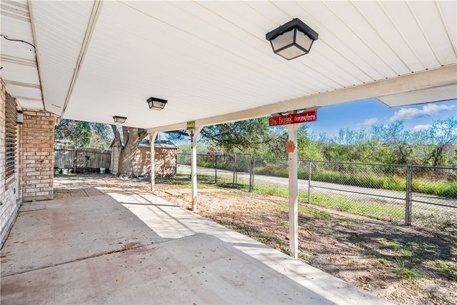 4220 Wandering Creek Dr, Corpus Christi, TX 78410