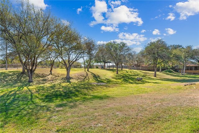 4220 Wandering Creek Dr, Corpus Christi, TX 78410