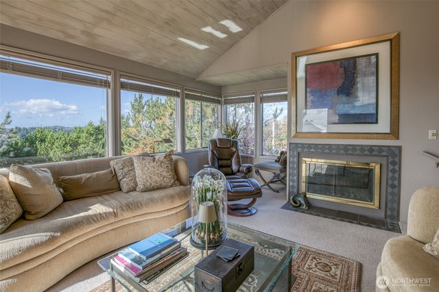 300 Beacon Hill Drive, Hoquiam, WA 98550