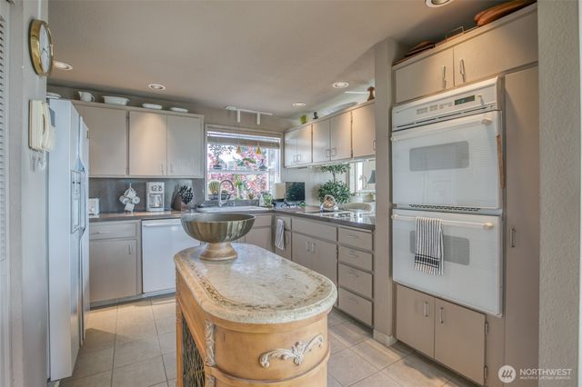 300 Beacon Hill Drive, Hoquiam, WA 98550