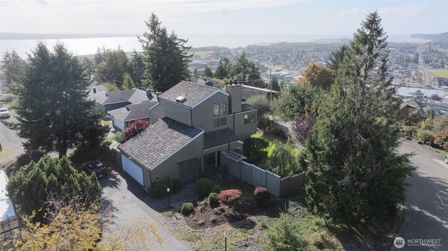 300 Beacon Hill Drive, Hoquiam, WA 98550