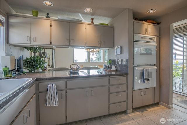 300 Beacon Hill Drive, Hoquiam, WA 98550