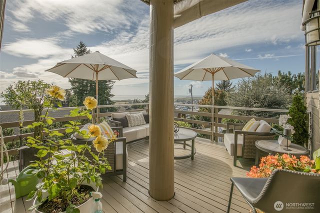 300 Beacon Hill Drive, Hoquiam, WA 98550