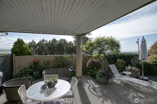 300 Beacon Hill Drive, Hoquiam, WA 98550