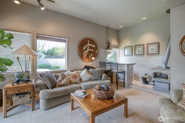 300 Beacon Hill Drive, Hoquiam, WA 98550