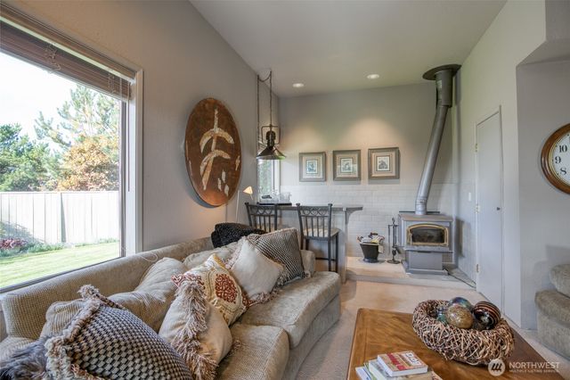 300 Beacon Hill Drive, Hoquiam, WA 98550