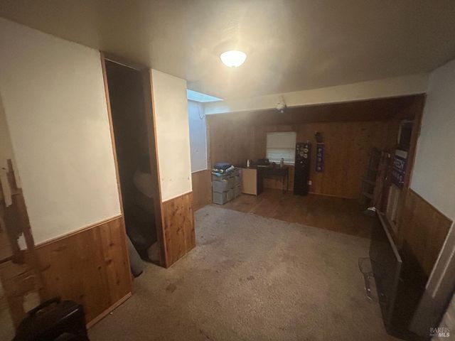 370 Jefferson Ln, Ukiah, CA 95482