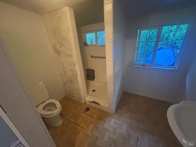 370 Jefferson Ln, Ukiah, CA 95482