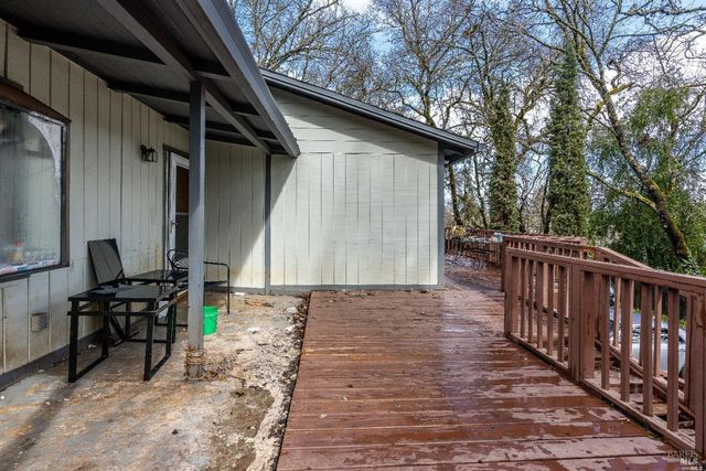 370 Jefferson Ln, Ukiah, CA 95482