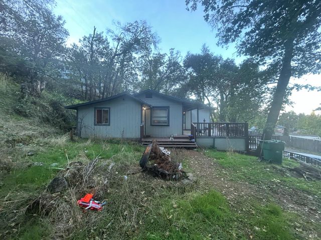 370 Jefferson Ln, Ukiah, CA 95482