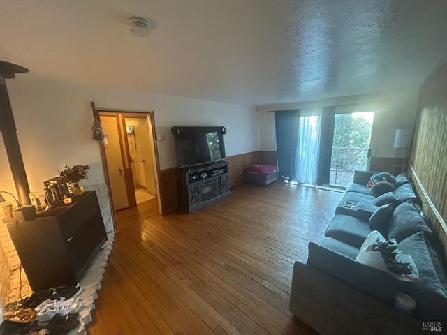 370 Jefferson Ln, Ukiah, CA 95482