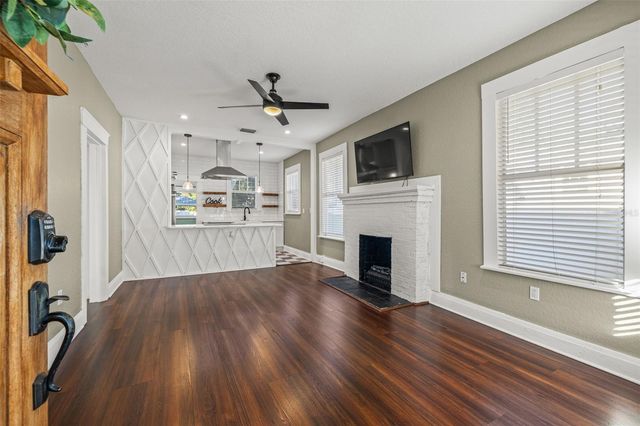 806 E GENESEE STREET, Tampa, FL 33603