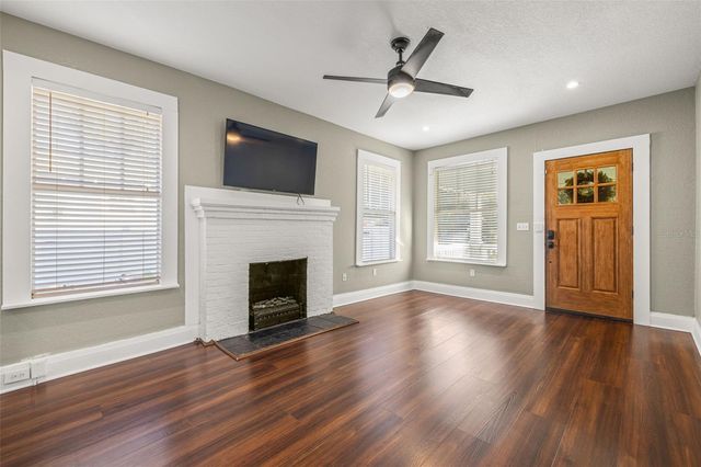 806 E GENESEE STREET, Tampa, FL 33603