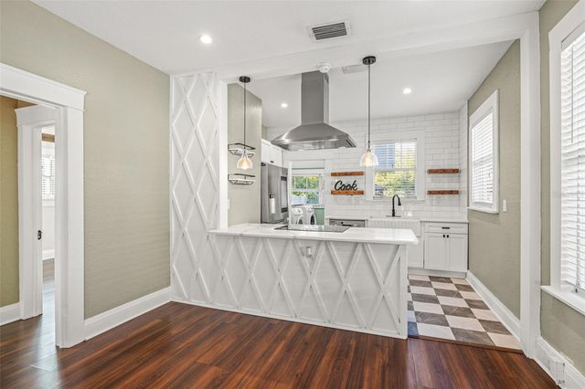 806 E GENESEE STREET, Tampa, FL 33603