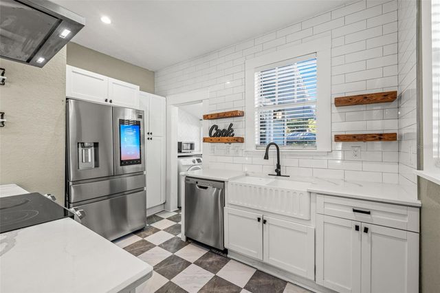 806 E GENESEE STREET, Tampa, FL 33603