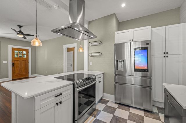 806 E GENESEE STREET, Tampa, FL 33603