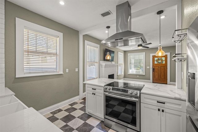 806 E GENESEE STREET, Tampa, FL 33603