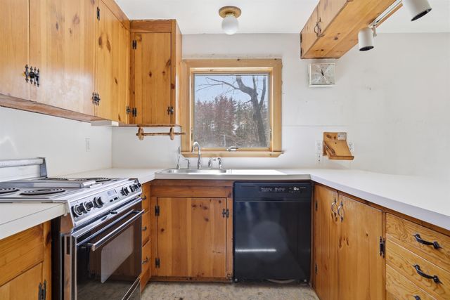 7 Zan Drive, Goffstown, NH 03045