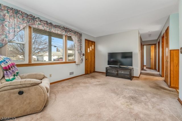 63 Louise Dr, Manville Boro, NJ 08835