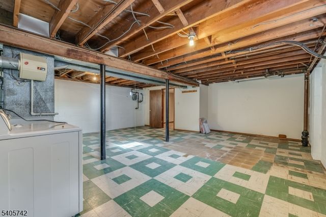 63 Louise Dr, Manville Boro, NJ 08835