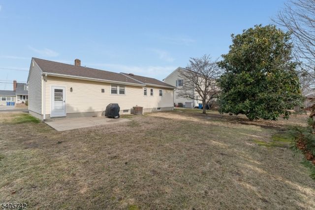 63 Louise Dr, Manville Boro, NJ 08835