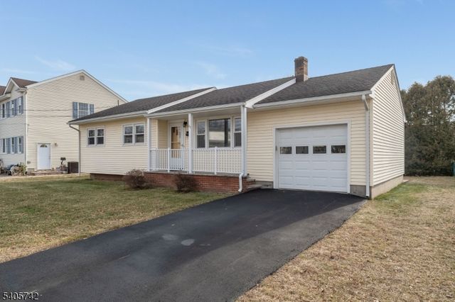 63 Louise Dr, Manville Boro, NJ 08835