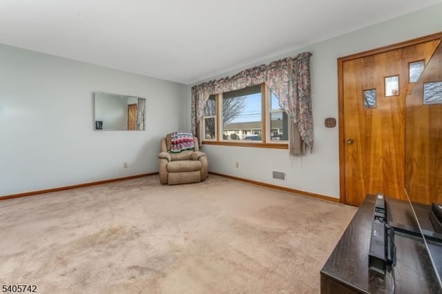 63 Louise Dr, Manville Boro, NJ 08835