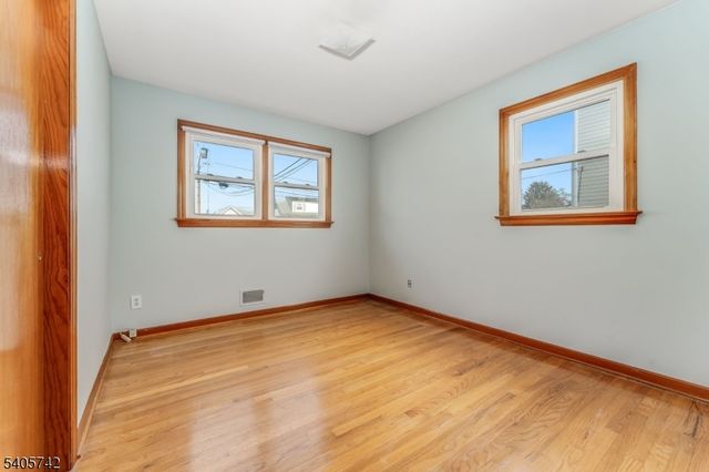 63 Louise Dr, Manville Boro, NJ 08835