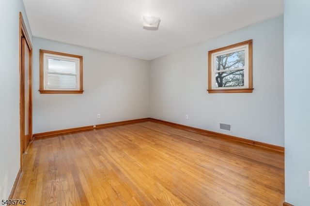 63 Louise Dr, Manville Boro, NJ 08835