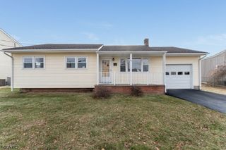 63 Louise Dr, Manville Boro, NJ 08835