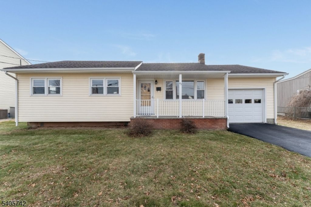 63 Louise Dr, Manville Boro, NJ 08835