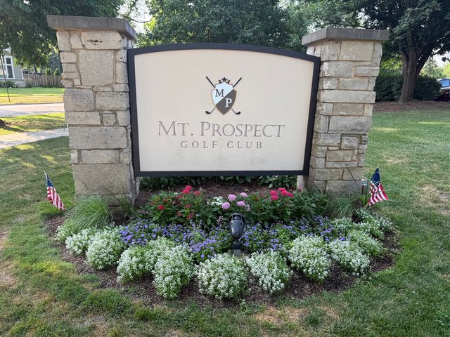 523 We Go Trail S, Mount Prospect, IL 60056
