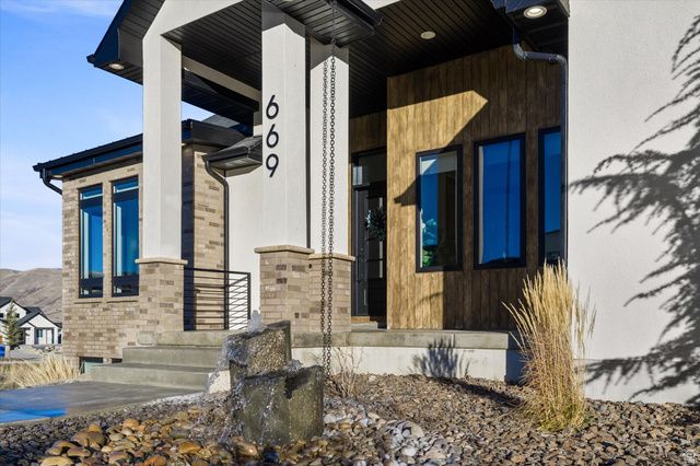 669 S 150 E, Mantua, UT 84324