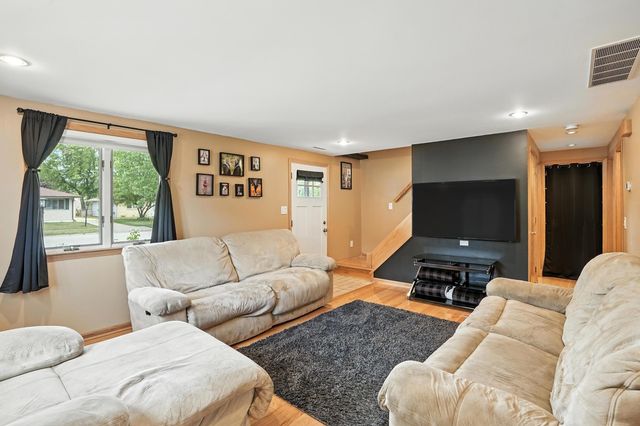 9414 Saric Drive, Highland, IN 46322