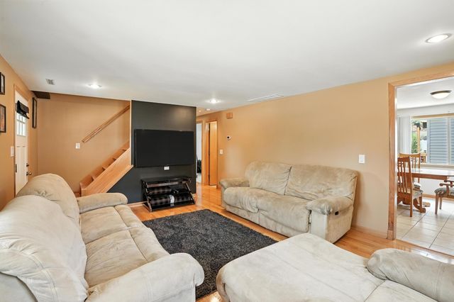 9414 Saric Drive, Highland, IN 46322