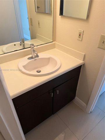 1211 S Independence Dr 1211-D, Homestead, FL 33034