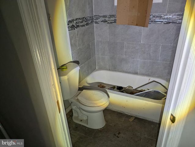 1725 N LECOUNT ST, Philadelphia, PA 19121