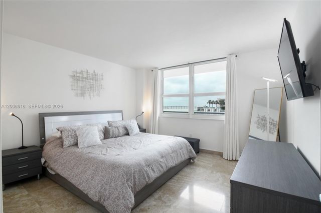 1155 S Brickell Bay Dr 805, Miami, FL 33131