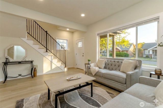 2329 S M Street, Tacoma, WA 98405