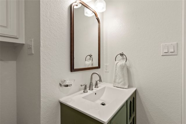 1611 Emma Drive, Tool, TX 75143