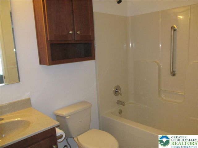 3813 Belcourt Road, Forks Twp, PA 18040